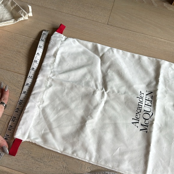 Large McQueen dust bag - Picture 2 of 3